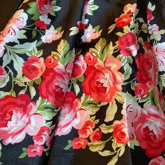 Gorgeous Floral 2-Piece Homecoming Top and Skirt, Size XS-S *ONLY WORN ONCE* - Picture 7 of 9